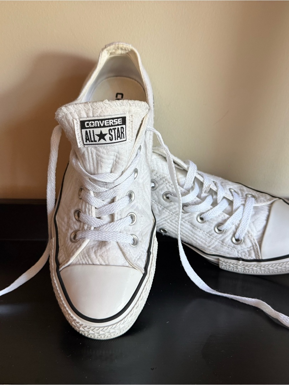Converse All Star White Textured Low Top Sneakers Women’s 8.5